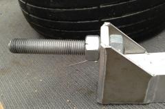 Vermin stub axle close up